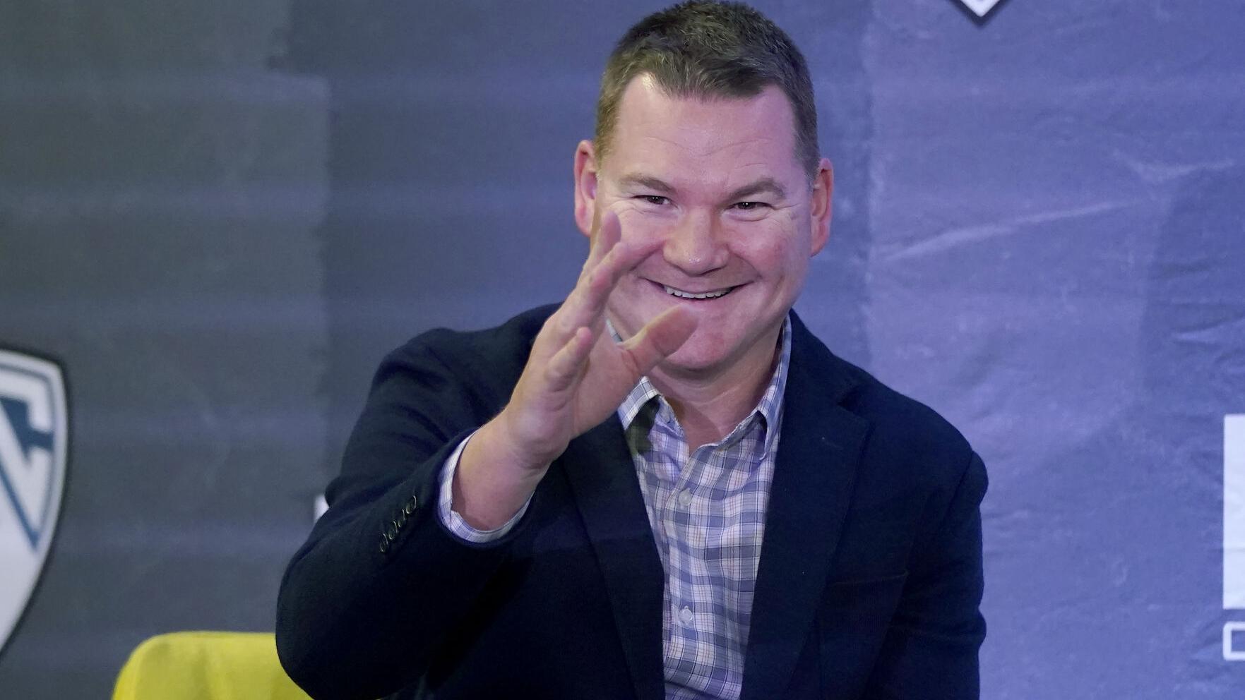 Tommy Lloyd focused on Cats, not cameras, at Pac-12 media day
